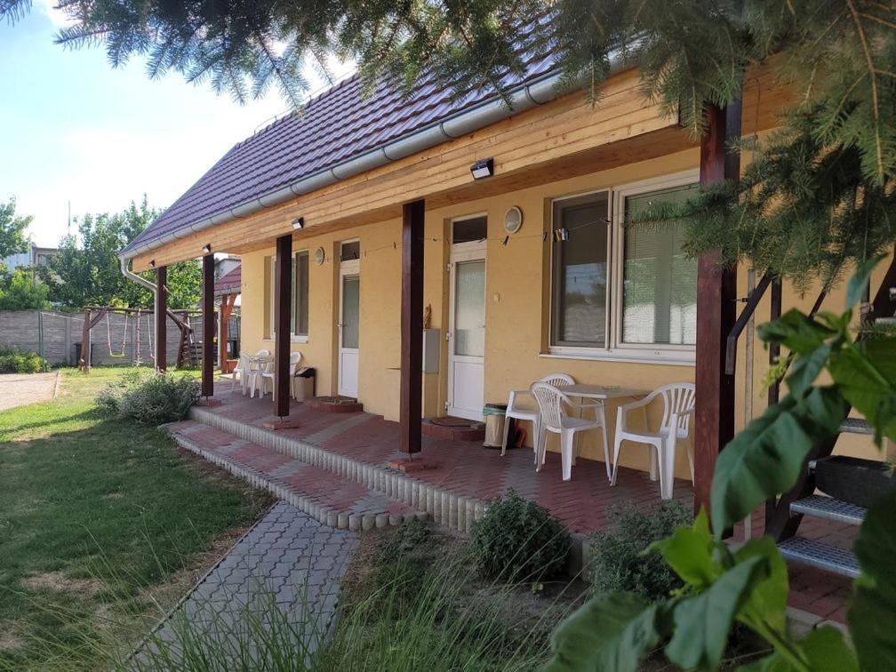 Štúrovo Alenka酒店 外观 照片